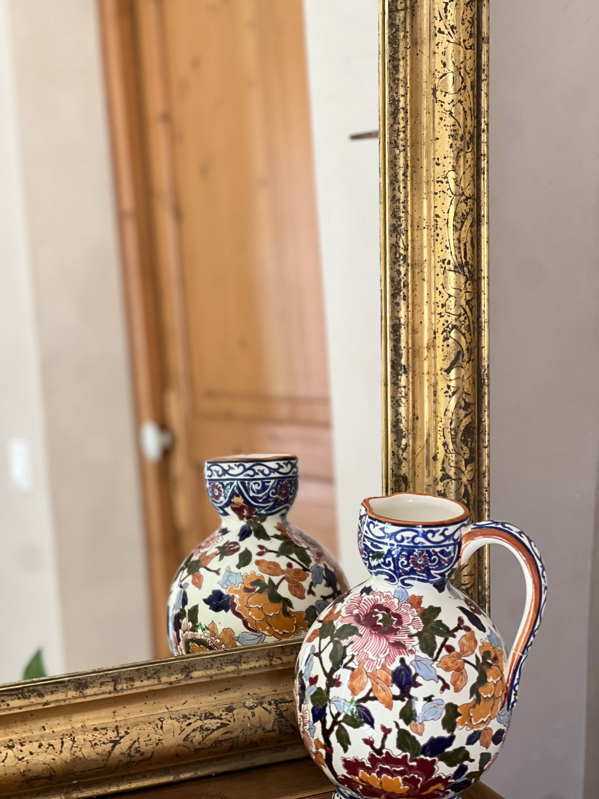 Miroir louis philippe noir et doré, très belle patine, la vitre n'est pas d'origine.