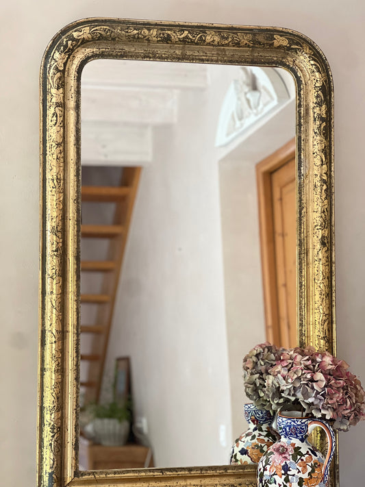 Miroir louis philippe noir et doré, très belle patine, la vitre n'est pas d'origine.