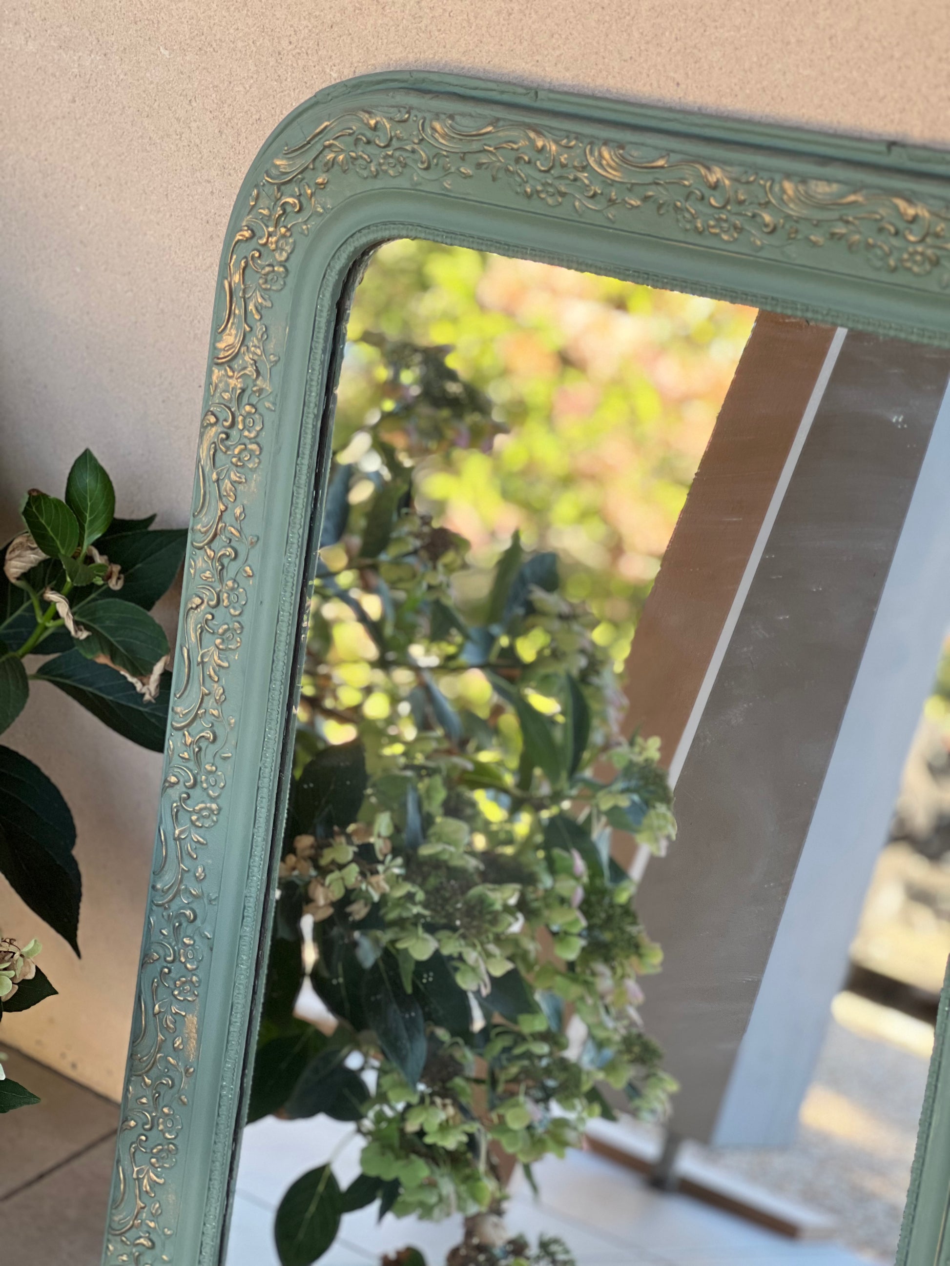 Miroir louis philippe vert et doré, très bon état général.