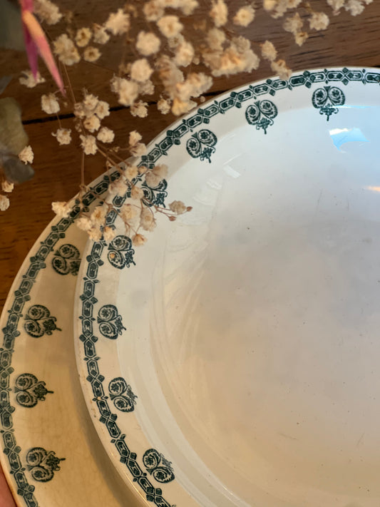 Paire de plat St Amand, un creux et un plat, parfait état.