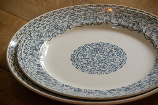 Deux plats ronds Creil et montereau, modèle Renaissance, un moyen et un légèrement plus grand, en parfait état.