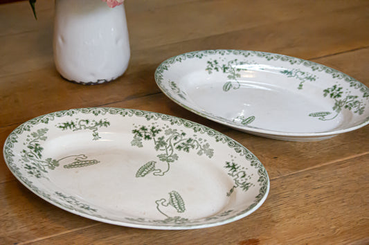 Deux plats ovales Saint Amand, modèle Modern-Style, en parfait état.