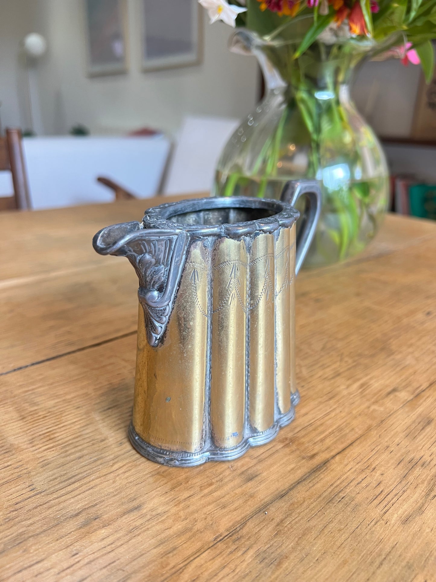 Petit pichet à lait en métal, anglais.