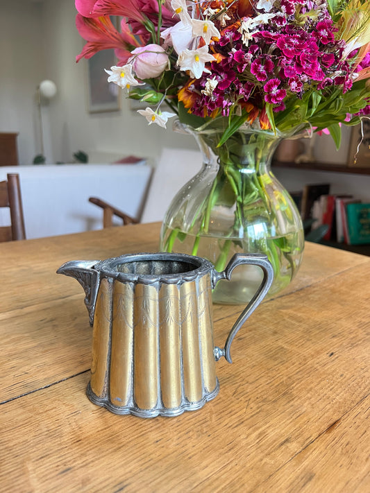 Petit pichet à lait en métal, anglais.