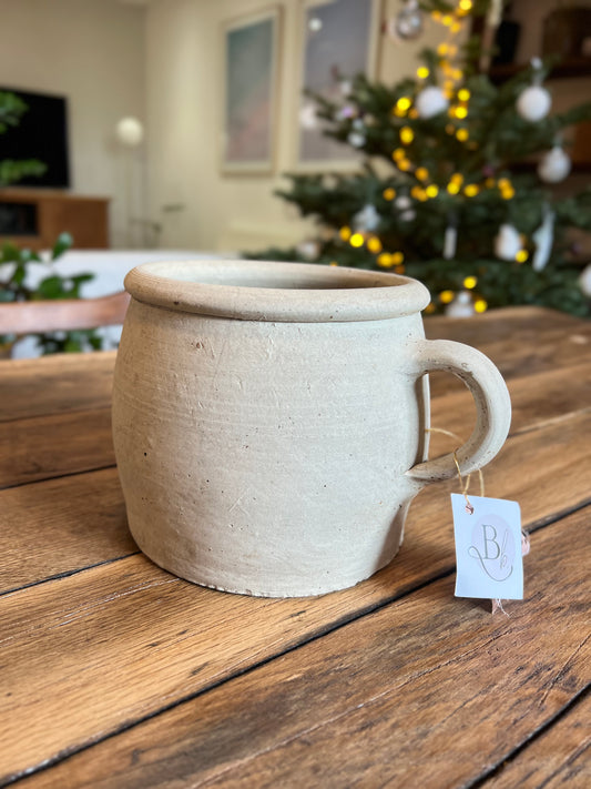 Pot en terre, ancien pot à graisse, à utiliser comme décoration ou comme vase.