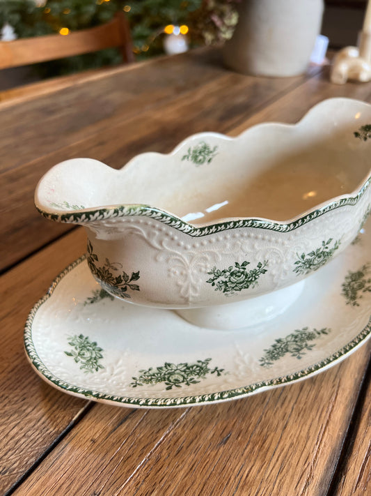 Saucière verte, terre de fer, parfait état.