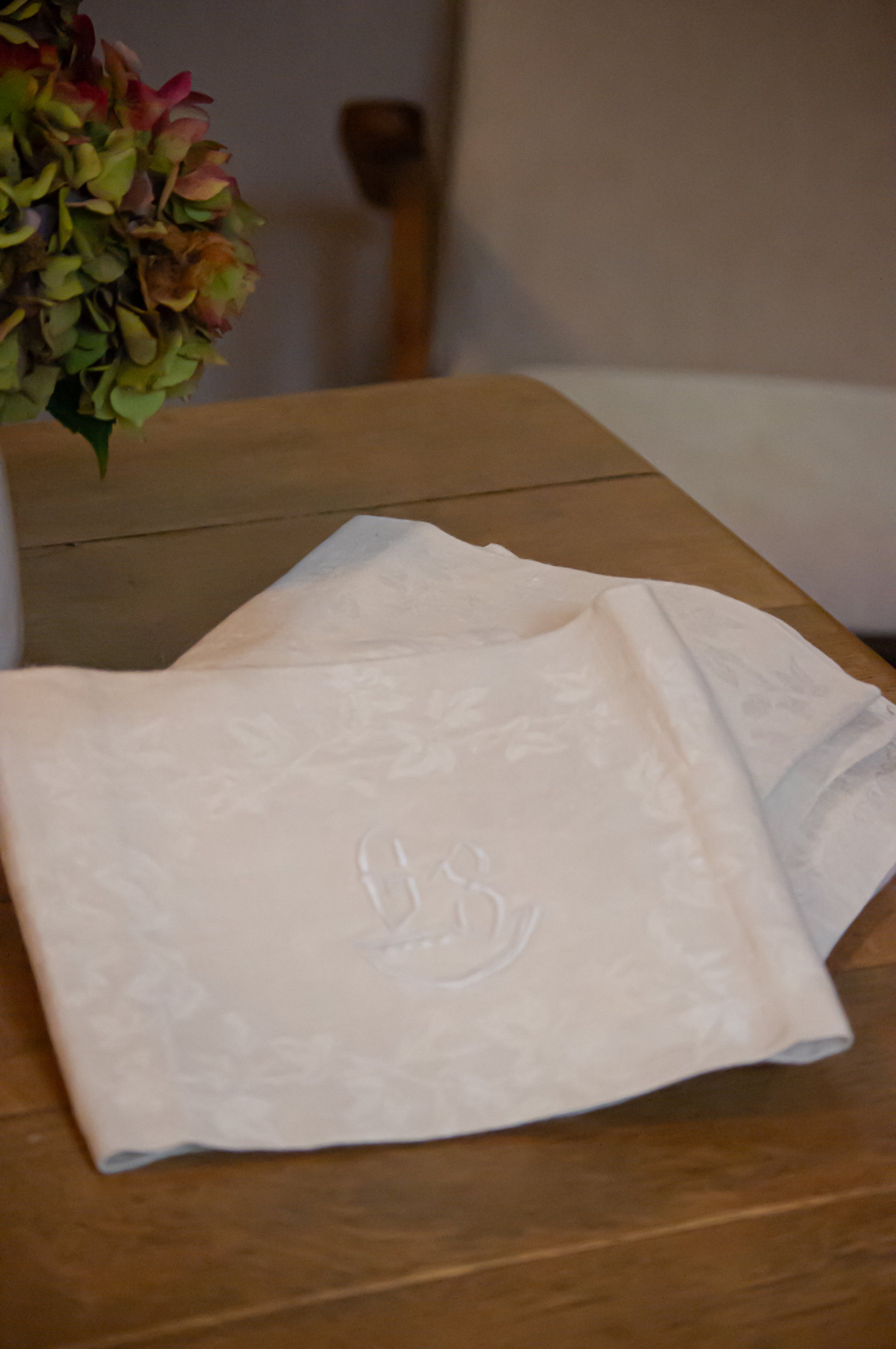 7 serviettes de table avec monogramme GS, très grandes, parfait état.