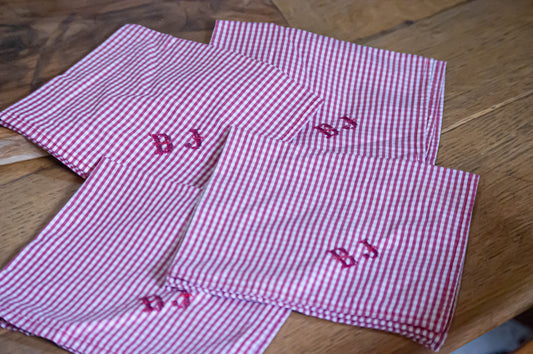 4 serviettes de table vichy, monogramme BJ, parfait état.
