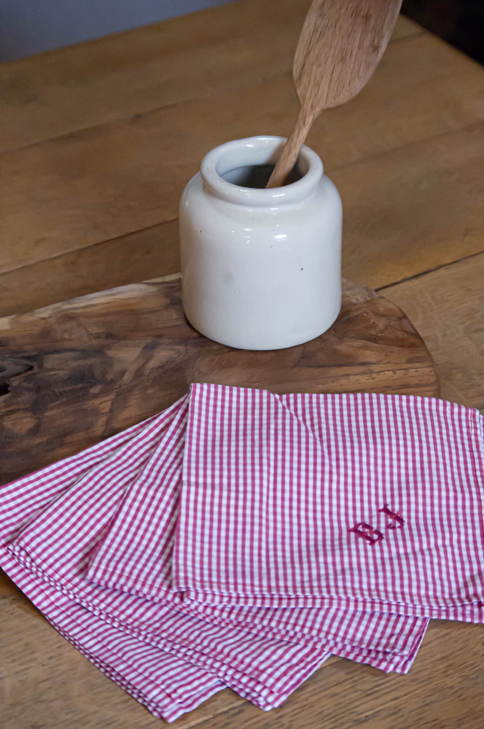4 serviettes de table vichy, monogramme BJ, parfait état.