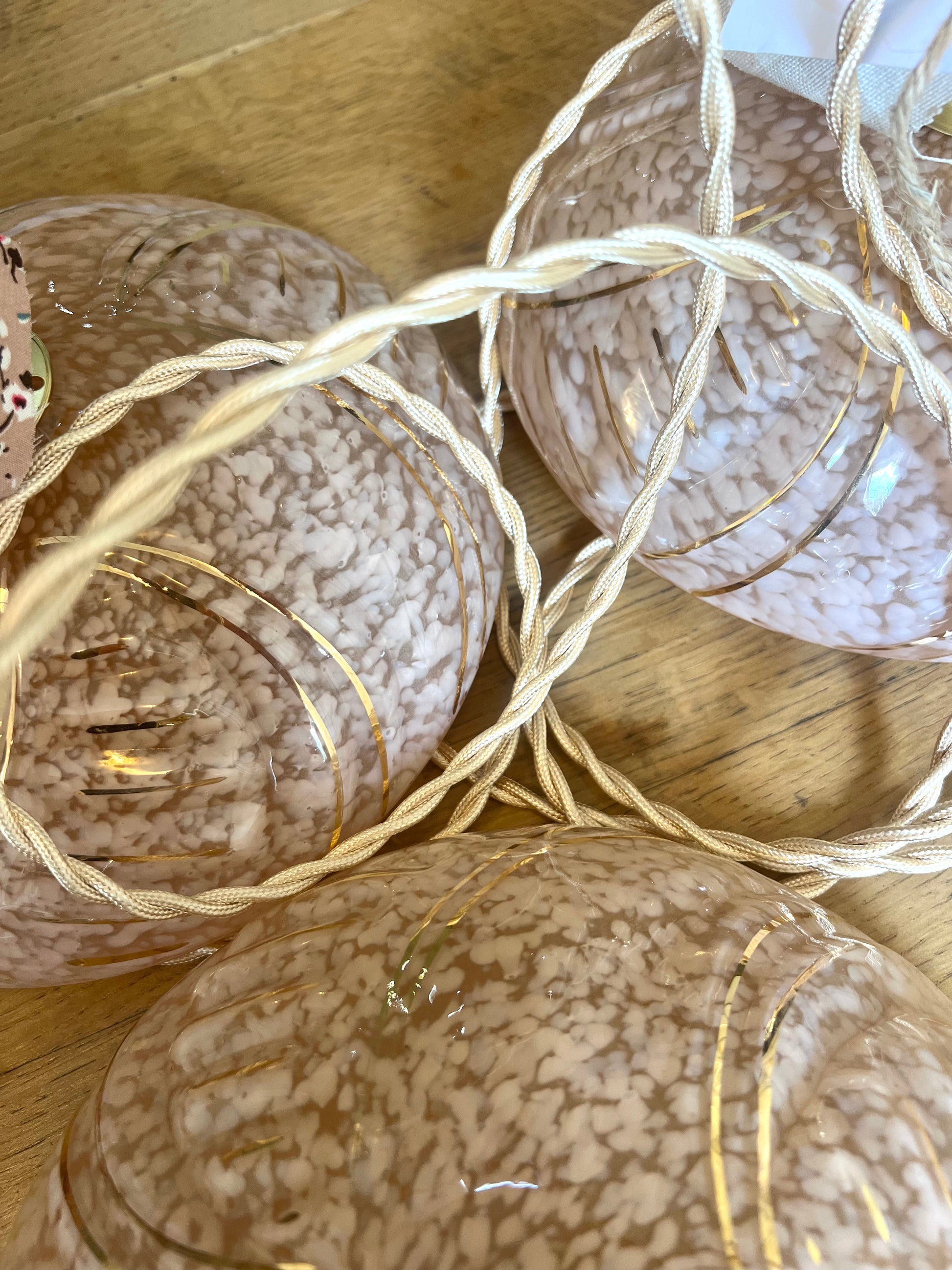 Suspensions en verre de clichy, douille e14, électricité neuve, 4 pièces disponibles.