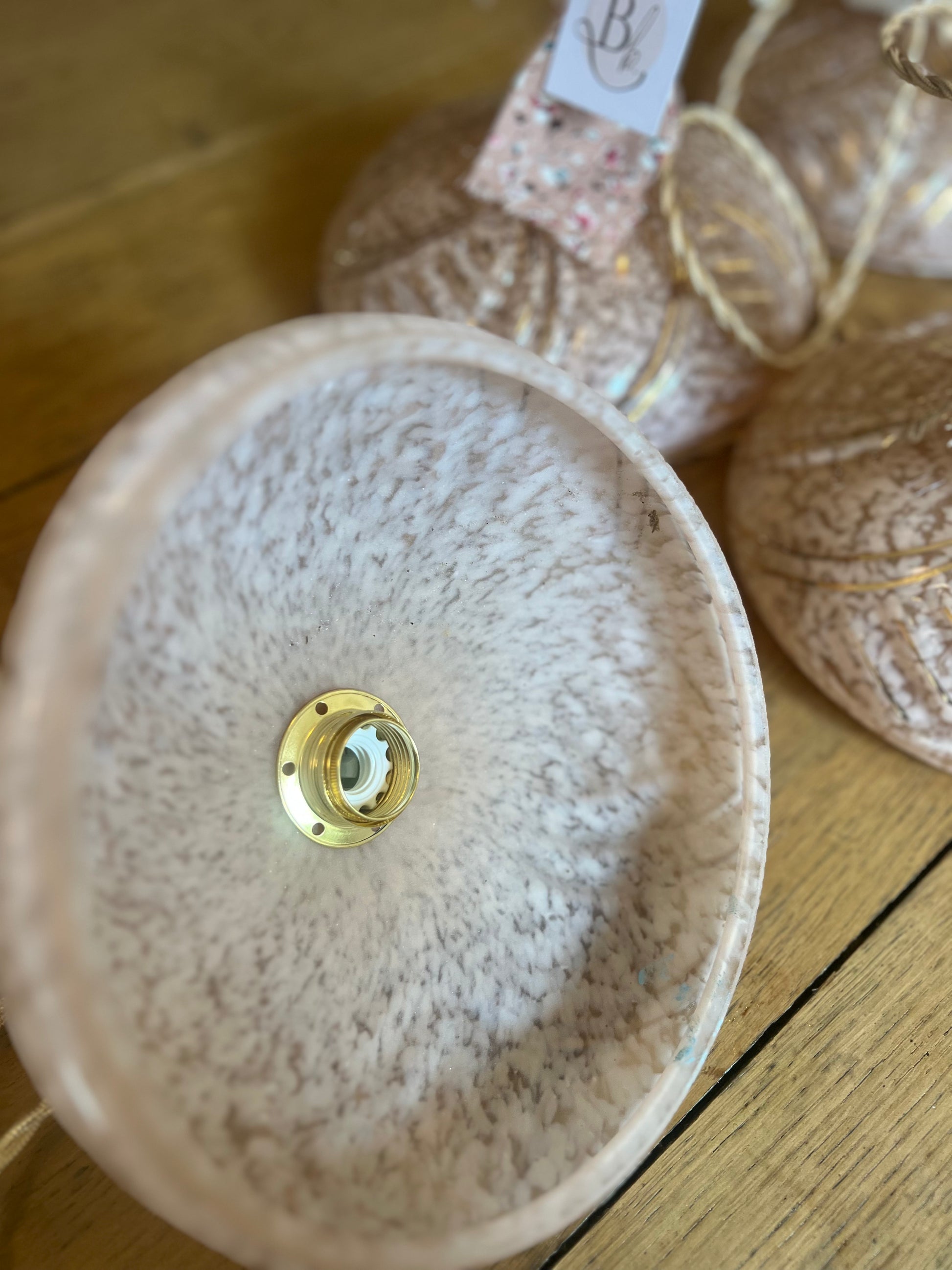 Suspensions en verre de clichy, douille e14, électricité neuve, 4 pièces disponibles.