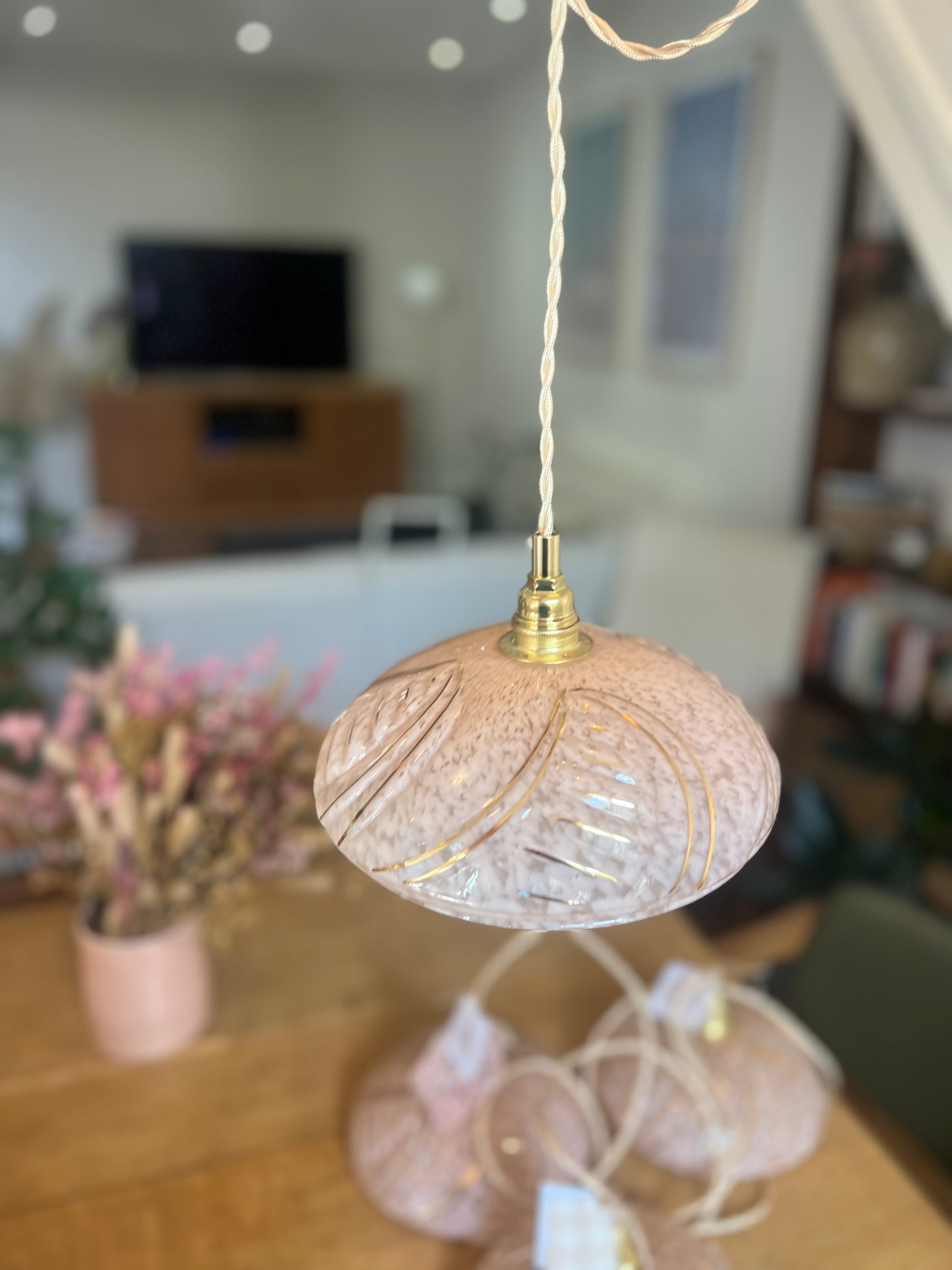 Suspensions en verre de clichy, douille e14, électricité neuve, 4 pièces disponibles.