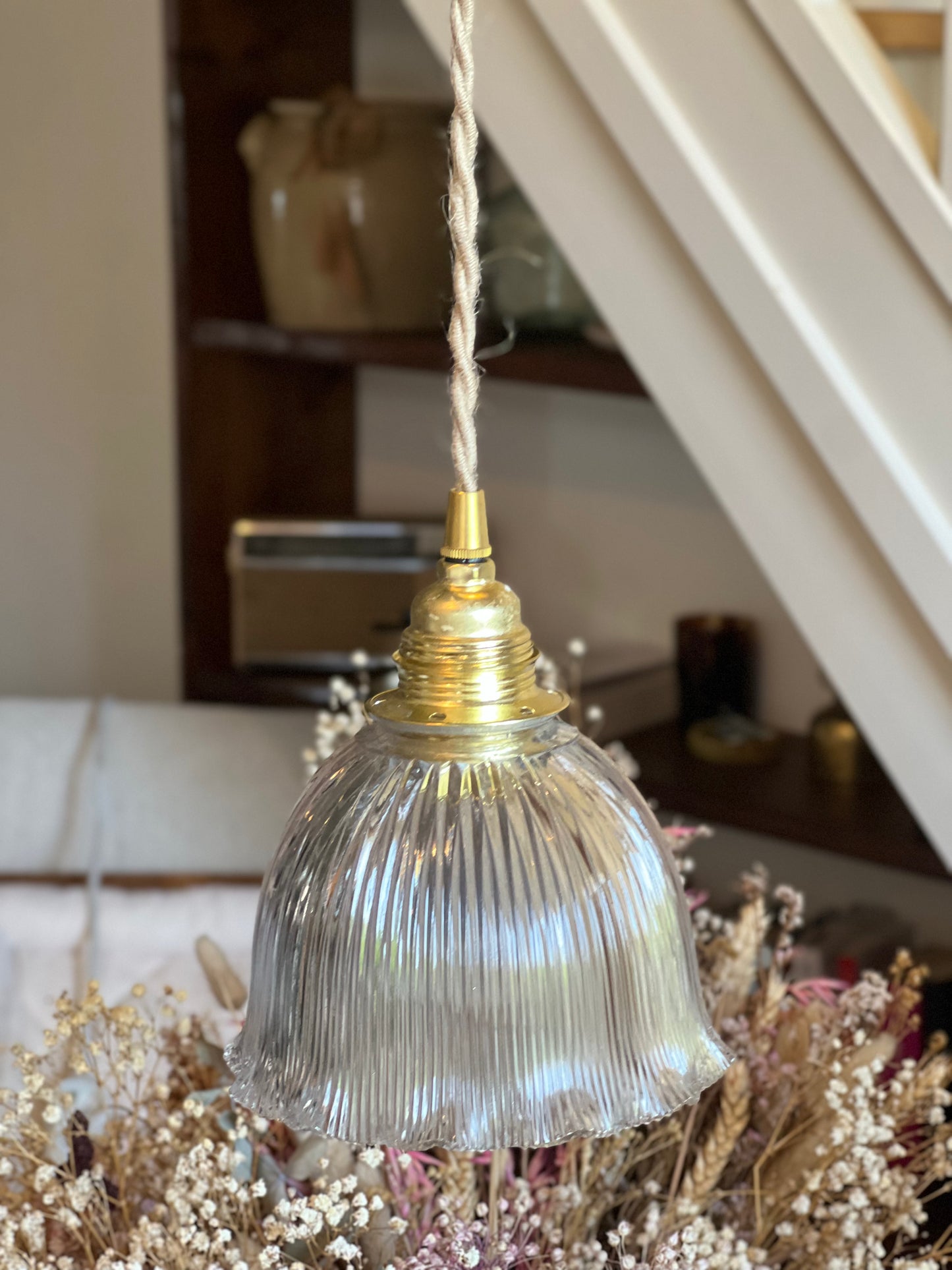 Suspension en verre holophane, globe chiné, système électrique neuve.