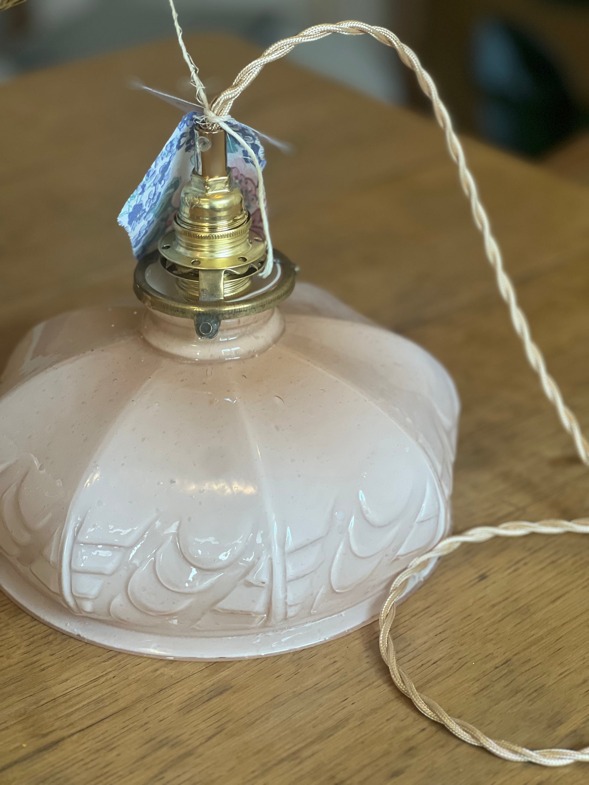 Suspensions rose, douille e14, électricité neuve.