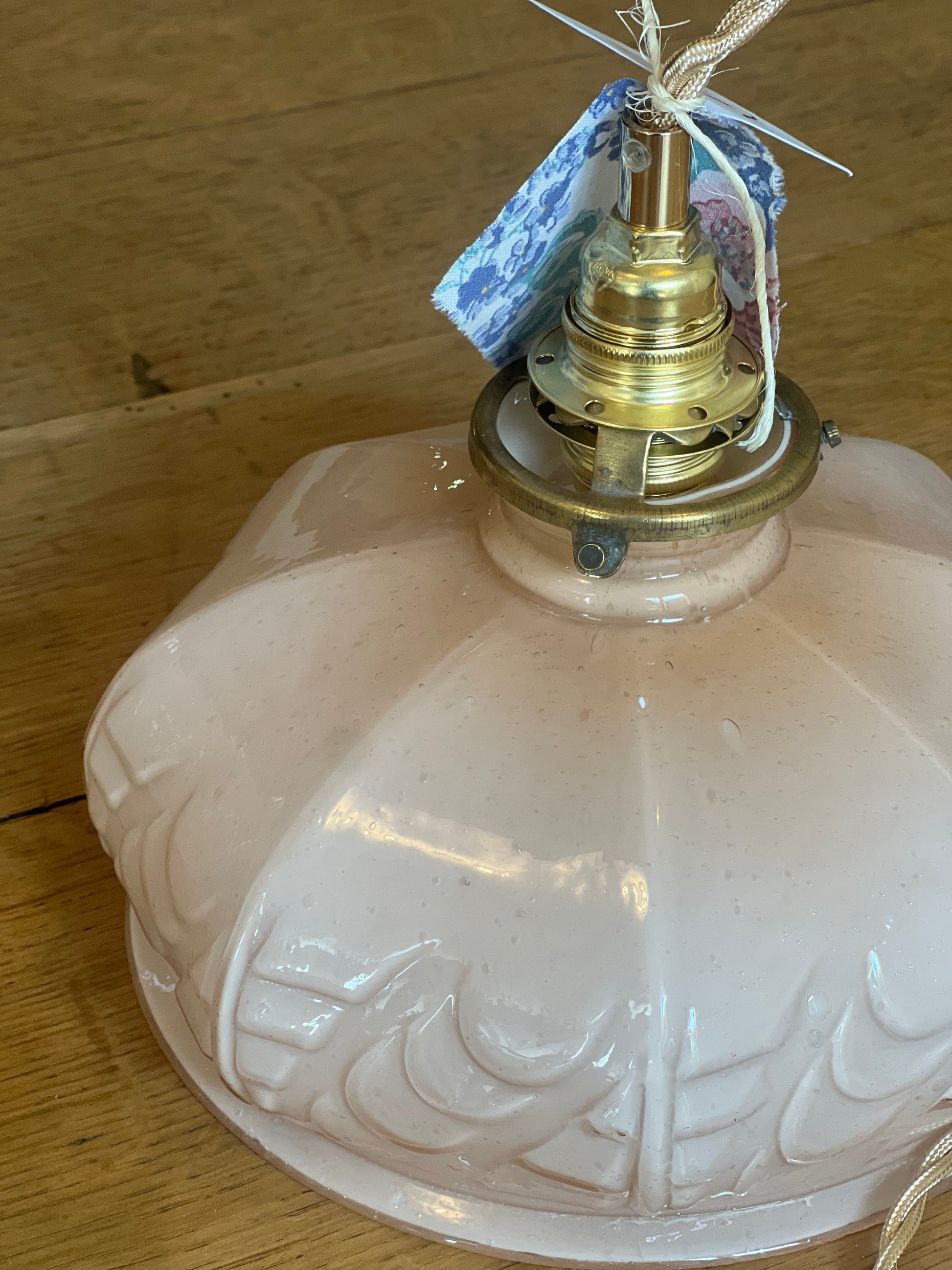 Suspensions rose, douille e14, électricité neuve.