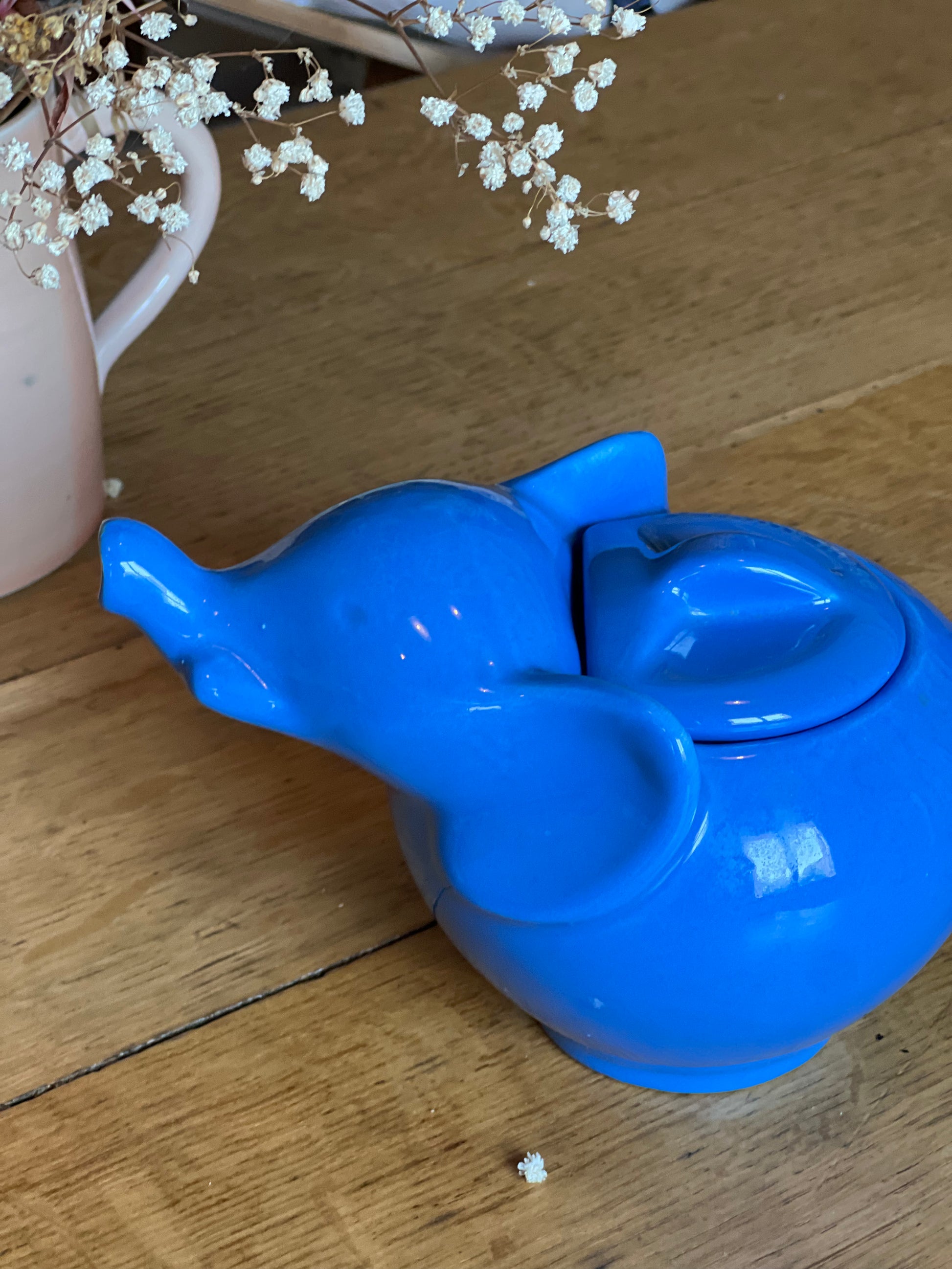 Théière éléphant, adorable, parfait état.